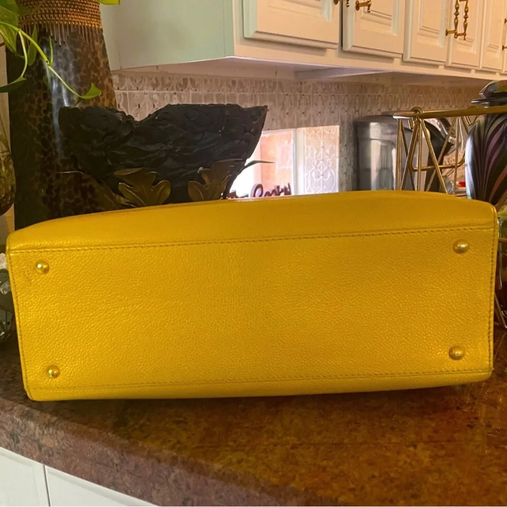 💛 Chanel 💛 yellow caviar shoulder tote vintage custom